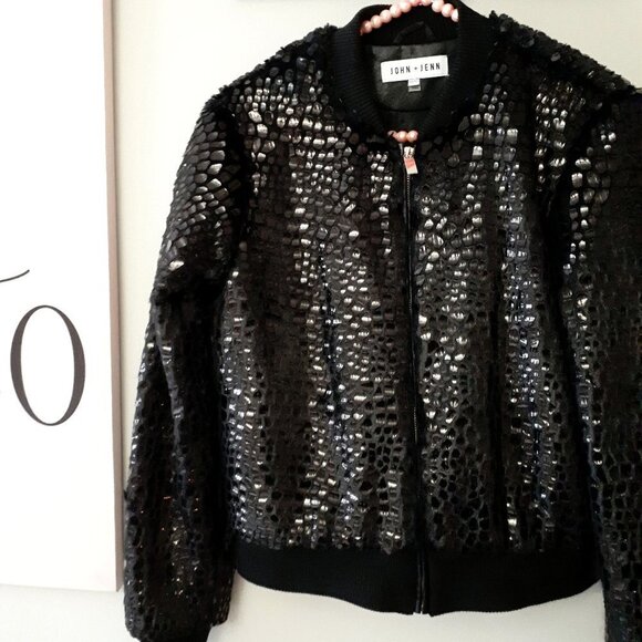 EUC John + Jenn black faux fur fuzzy feel & textured surface bomber jacket - Picture 10 of 15